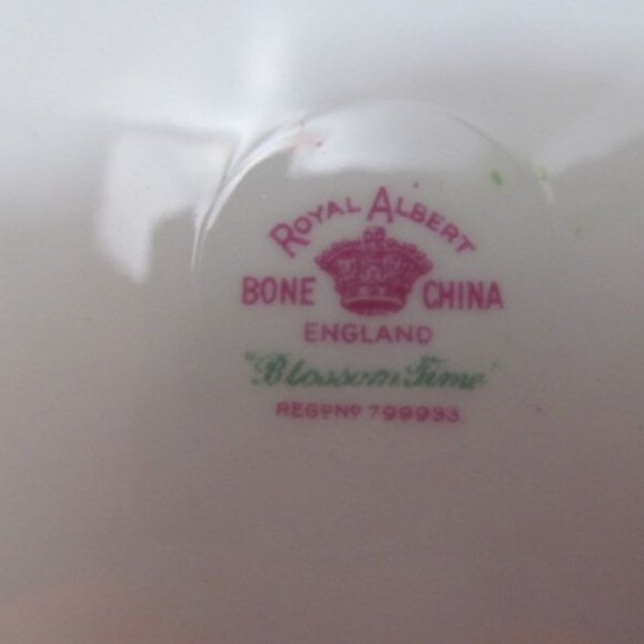 3 Piece Set Teacup and Saucer set Royal Albert Fine Bone China Blossom Time - Picture 3 of 3